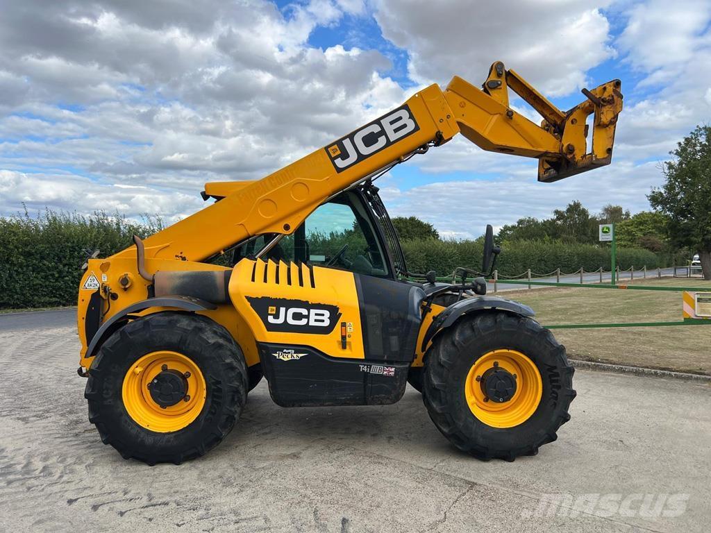 JCB 541-70 Lauksaimniecības pacēlāji