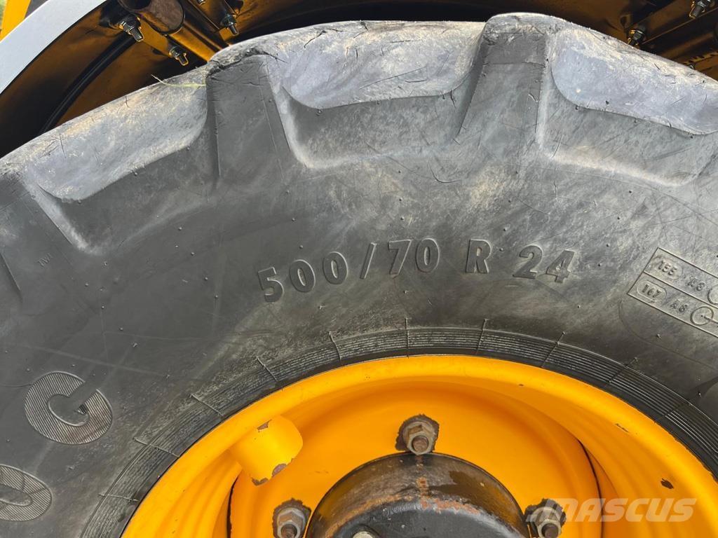 JCB 541-70 Lauksaimniecības pacēlāji
