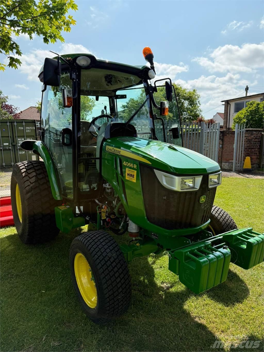 John Deere 4066R Kompaktie traktori