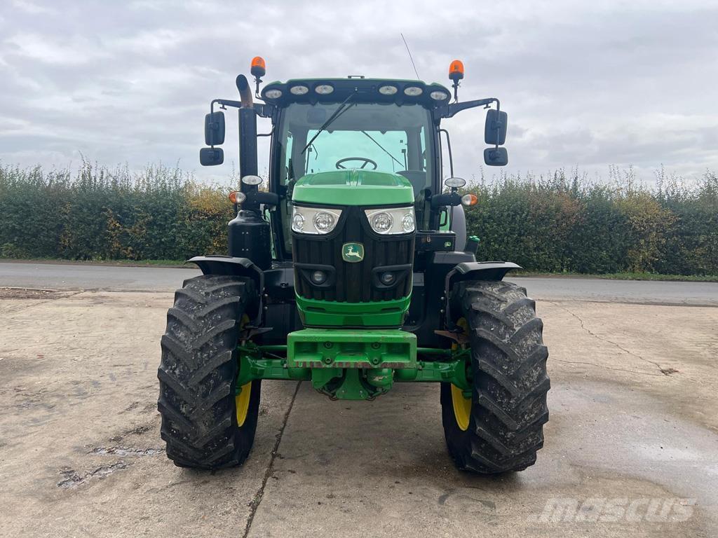 John Deere 6135R Traktori
