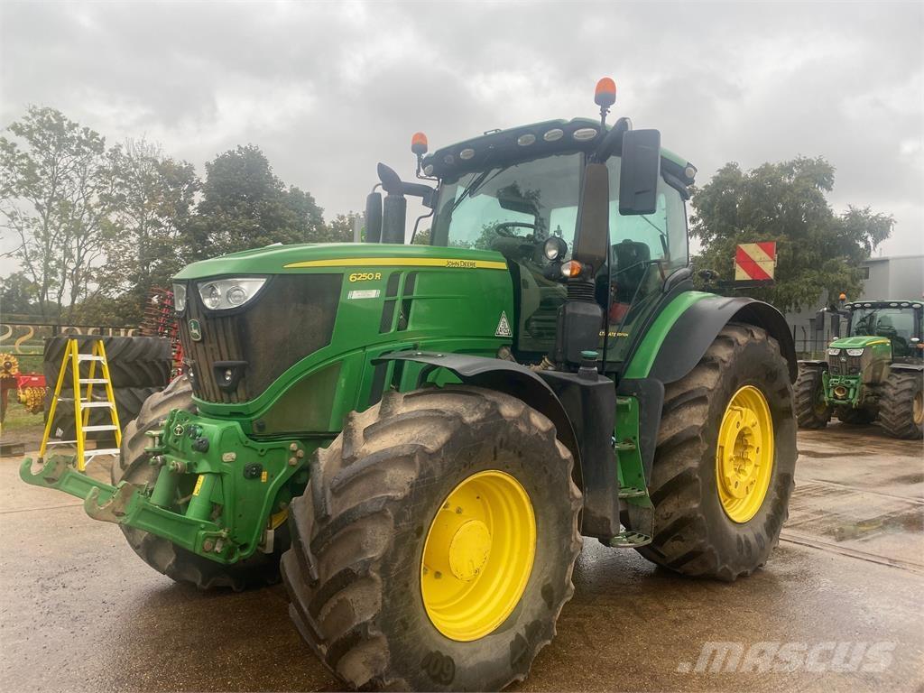 John Deere 6250R Traktori
