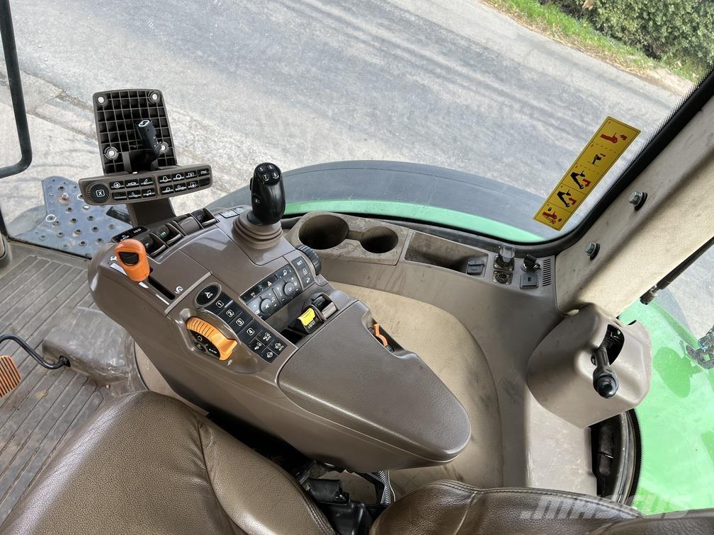 John Deere 7230R Traktori