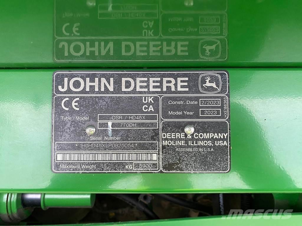 John Deere HDX45 Ražas novākšanas kombaini