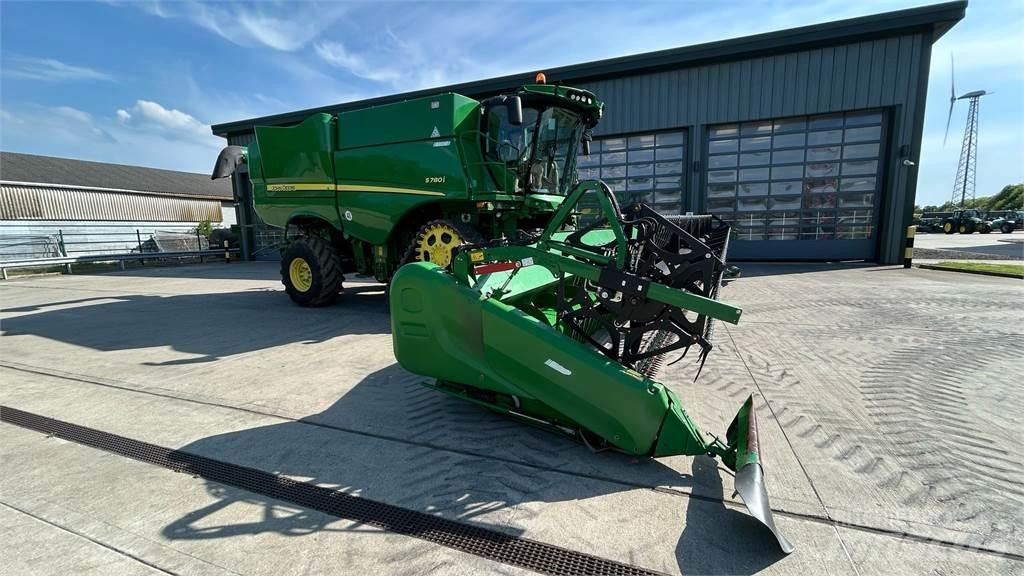John Deere S780 Ražas novākšanas kombaini