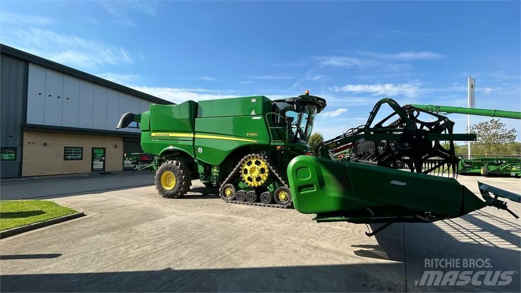 John Deere S780 Ražas novākšanas kombaini