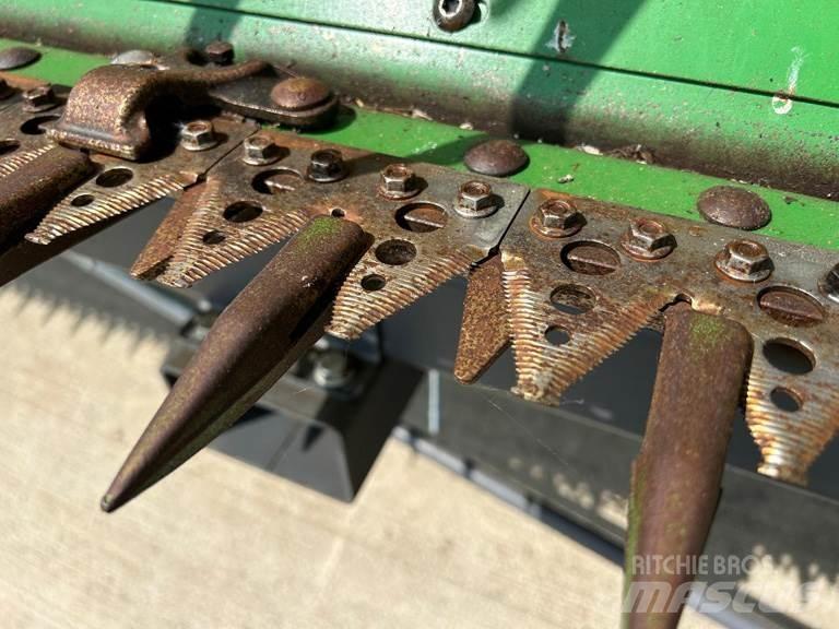 John Deere T670 Ražas novākšanas kombaini