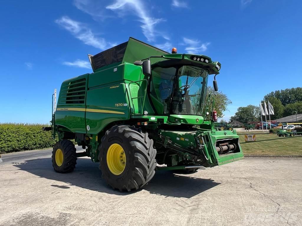 John Deere T670HM Ražas novākšanas kombaini