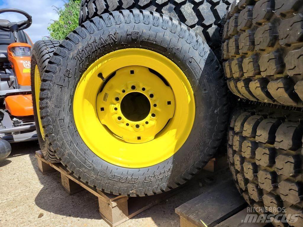 John Deere WHEELS Kompaktie traktori