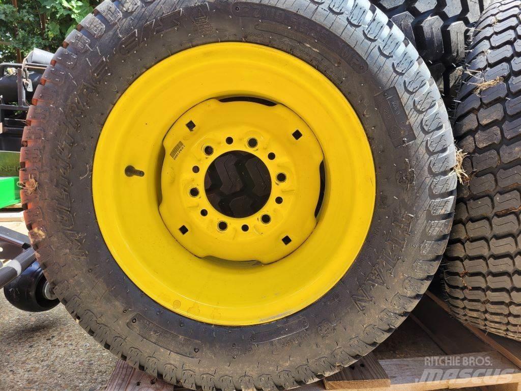 John Deere WHEELS Kompaktie traktori