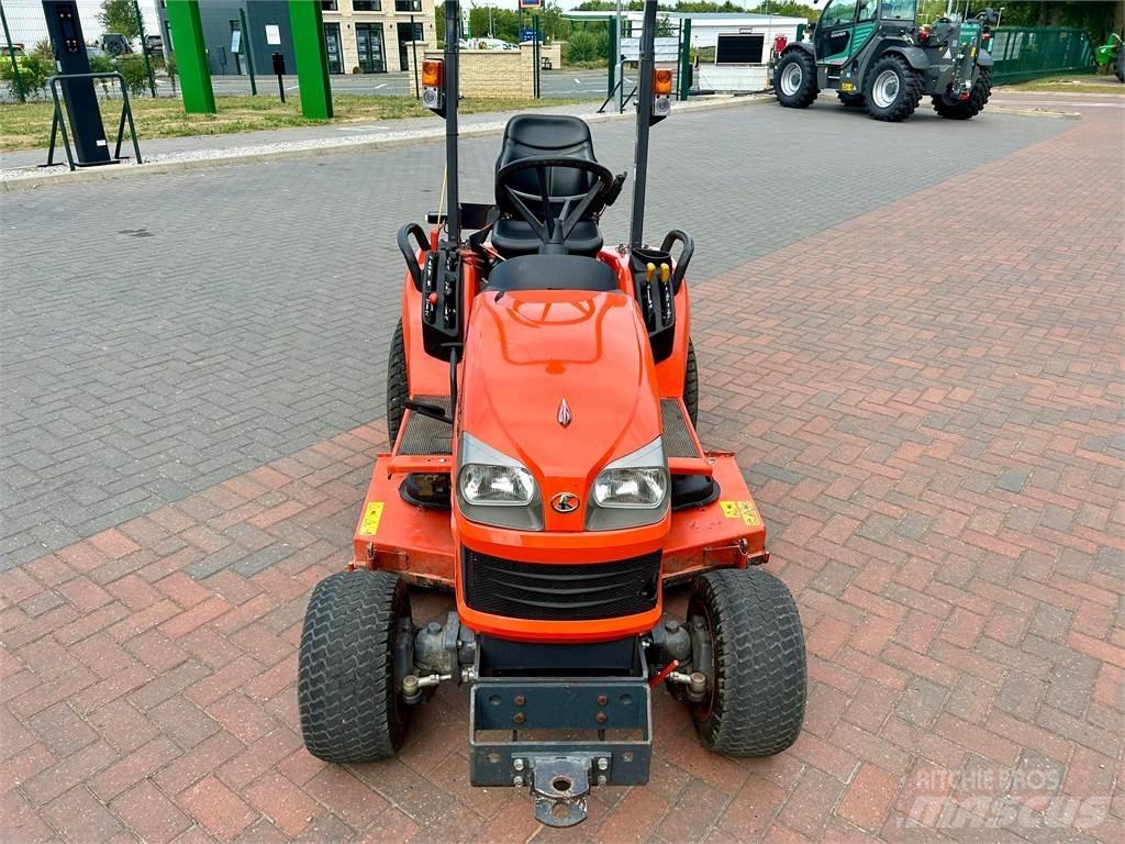 Kubota BX2350 Kompaktie traktori