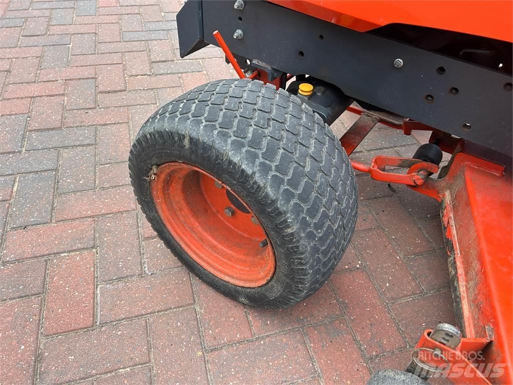 Kubota BX2350 Kompaktie traktori