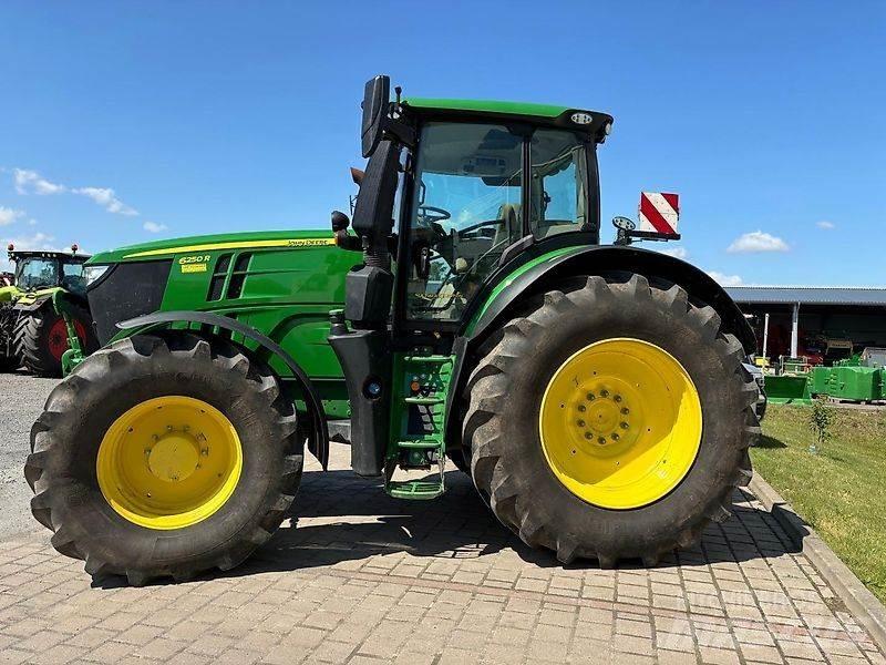 John Deere 6250R Traktori
