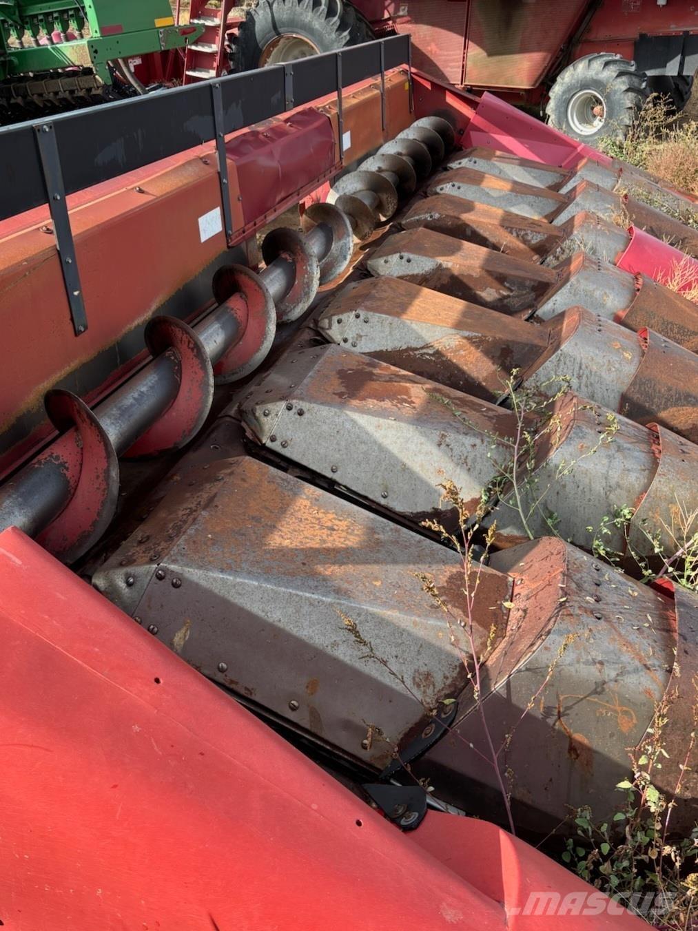 Case IH 1083 Ražas novākšanas kombaini