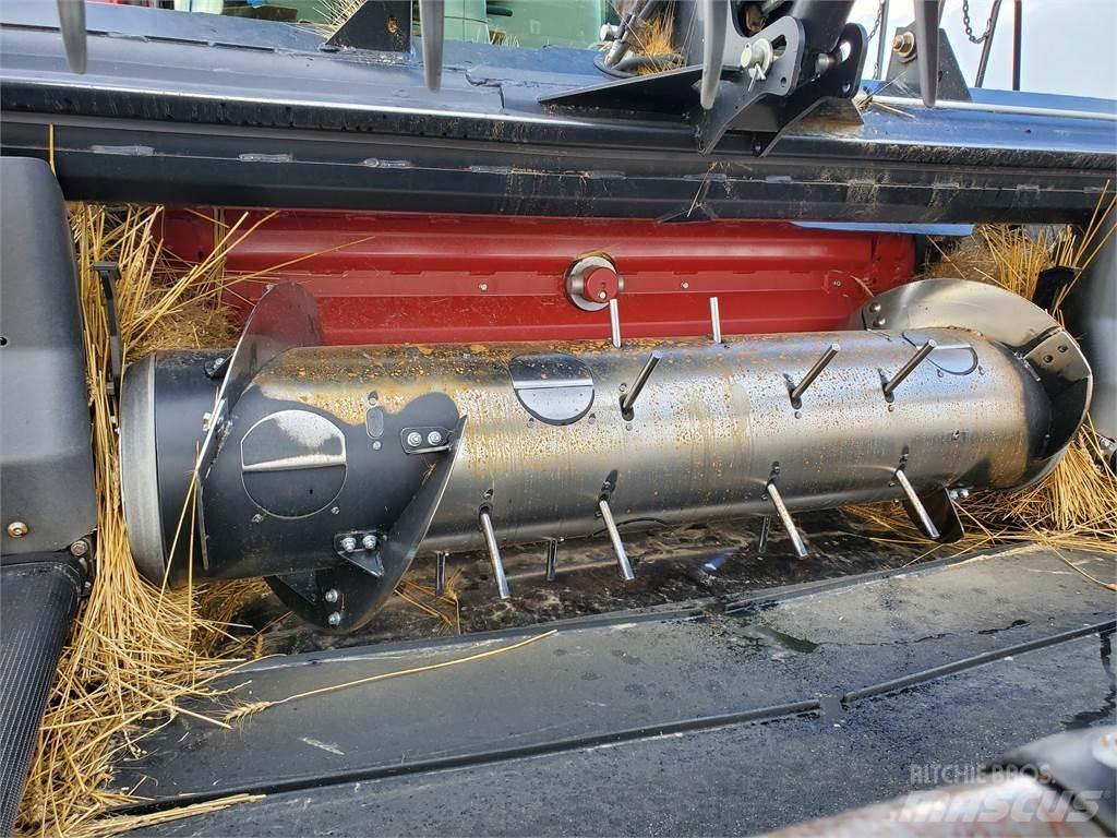 MacDon D65-D Ražas novākšanas kombaini