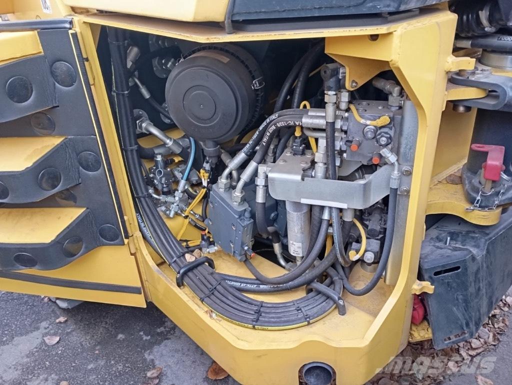 Bomag BW 203 AD-4 Divvalču grunts veltņi