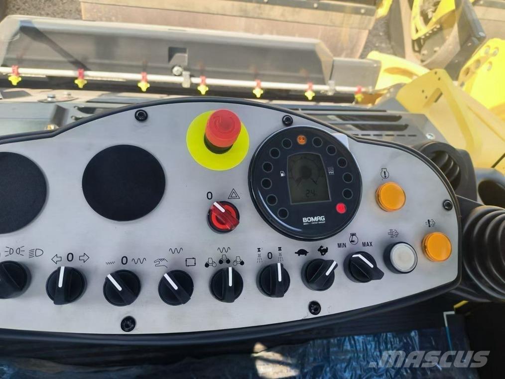 Bomag BW 203 AD-4 Divvalču grunts veltņi
