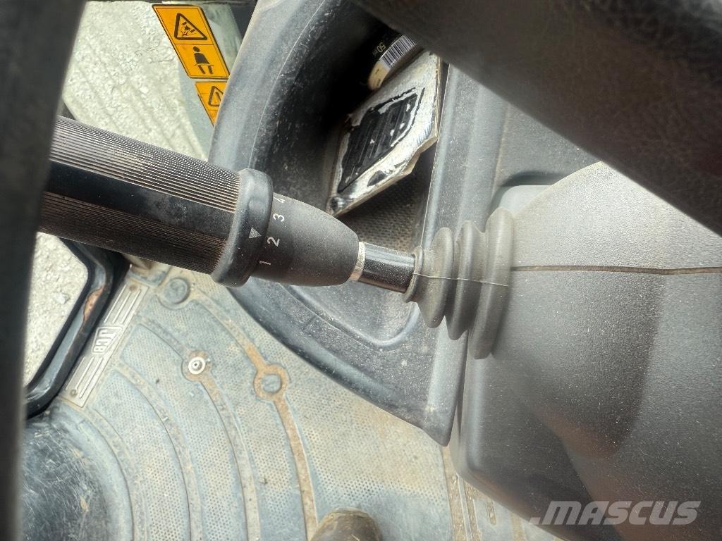 JCB 3 CX Ekskavatori-iekrāvēji