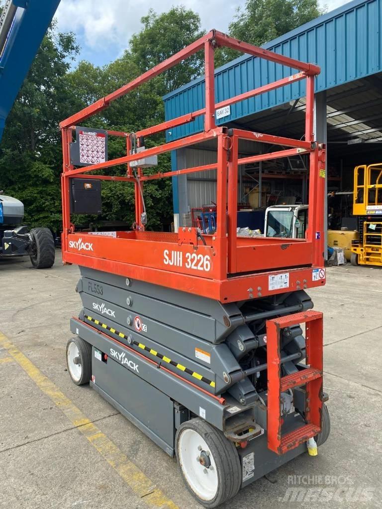 SkyJack SJ 3226 Šķerveida pacēlāji