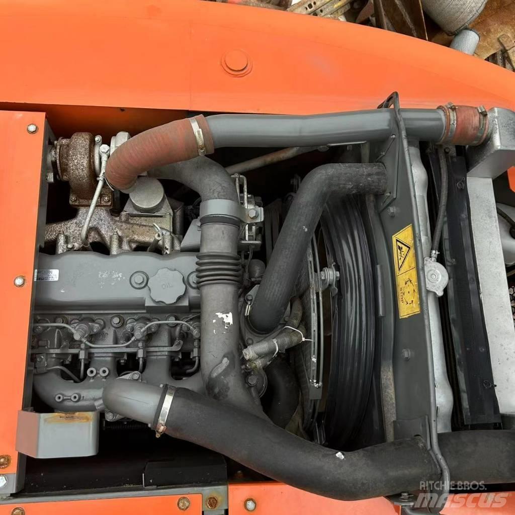 Hitachi ZX 120 Kāpurķēžu ekskavatori