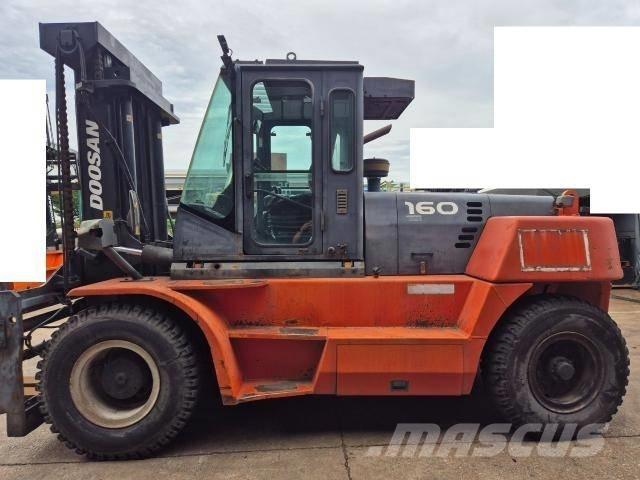 Doosan D 160 S-5 Tehnika ar dīzeļa dzinēju