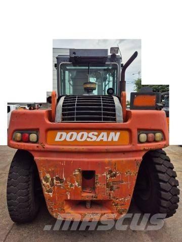 Doosan D 160 S-5 Tehnika ar dīzeļa dzinēju