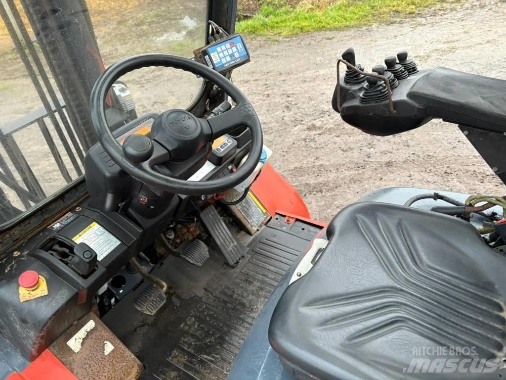 Toyota 7 FD 40 Tehnika ar dīzeļa dzinēju