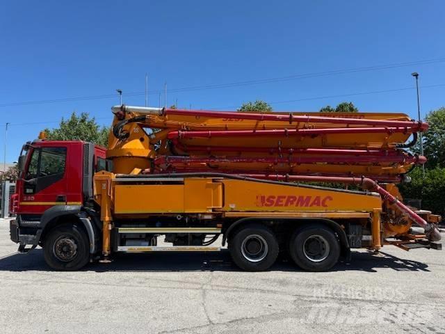 Iveco Trakker 350 Kravas mašīna- betona sūknis