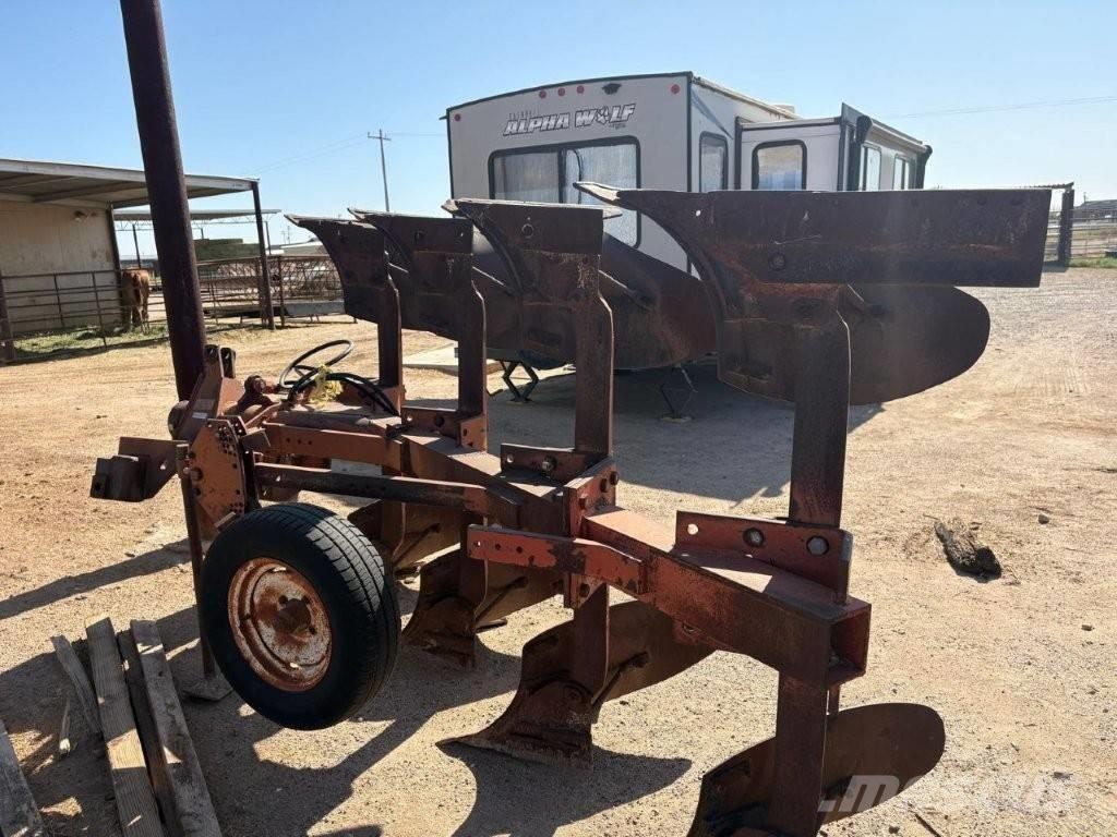 Case IH 140 plow Cits traktoru papildaprīkojums