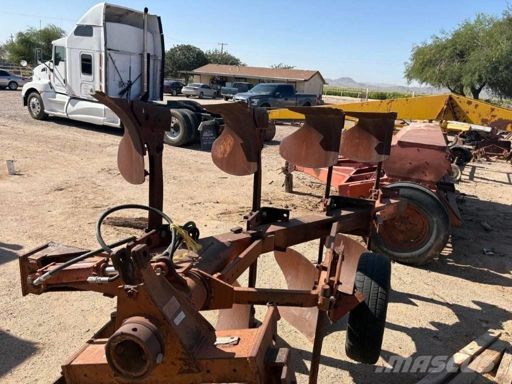 Case IH 140 plow Cits traktoru papildaprīkojums