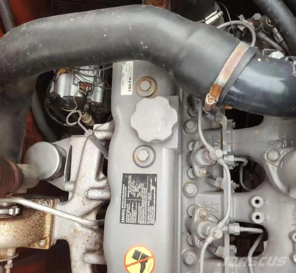 Hitachi 135US-6 Kāpurķēžu ekskavatori