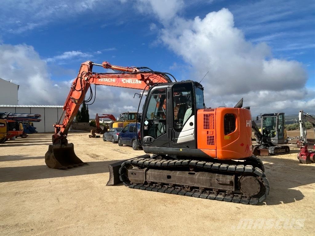 Hitachi ZX 135 Kāpurķēžu ekskavatori