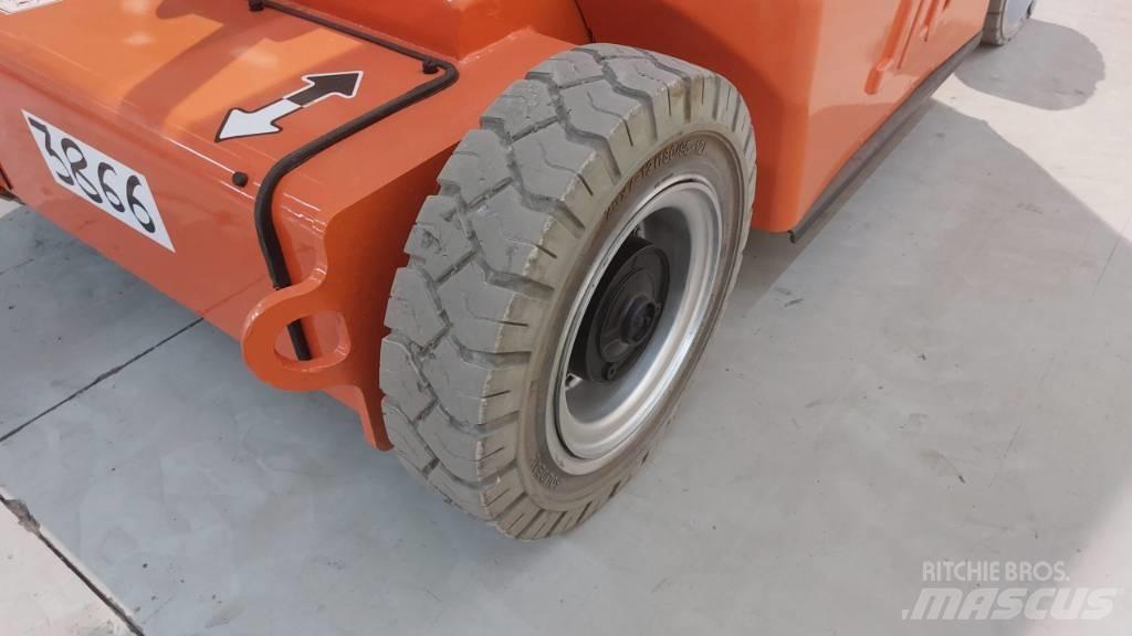 JLG E 400 AJPN Strēles pacēlāji