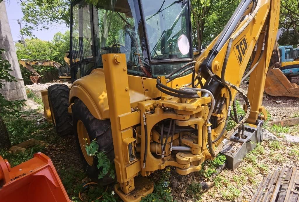 JCB 4 CX Ekskavatori-iekrāvēji
