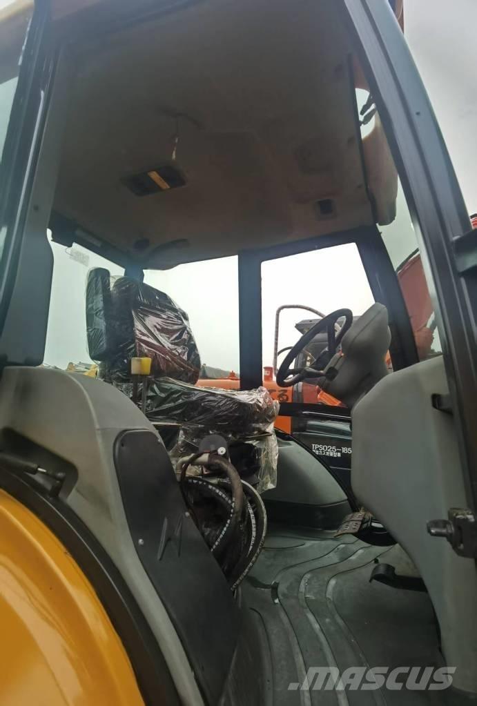 JCB 4 CX Ekskavatori-iekrāvēji