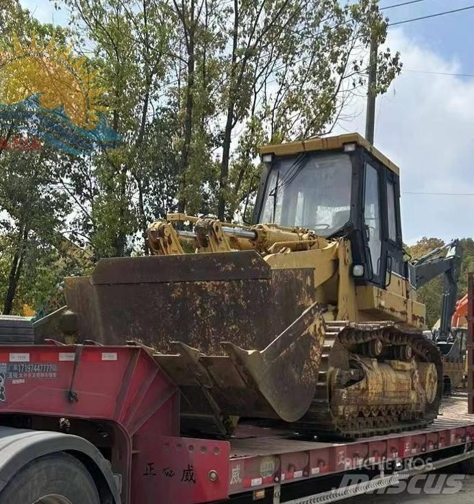CAT 973 D Kāpurķēžu iekrāvēji