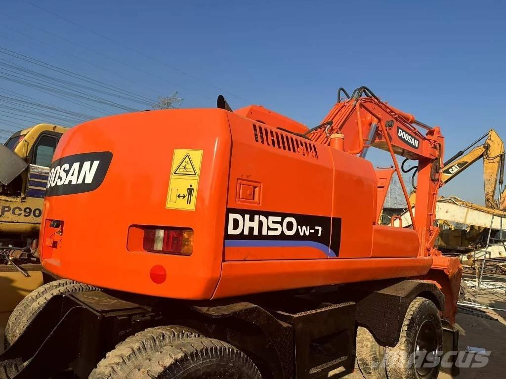 Doosan 150 W-7 Ekskavatori uz riteņiem