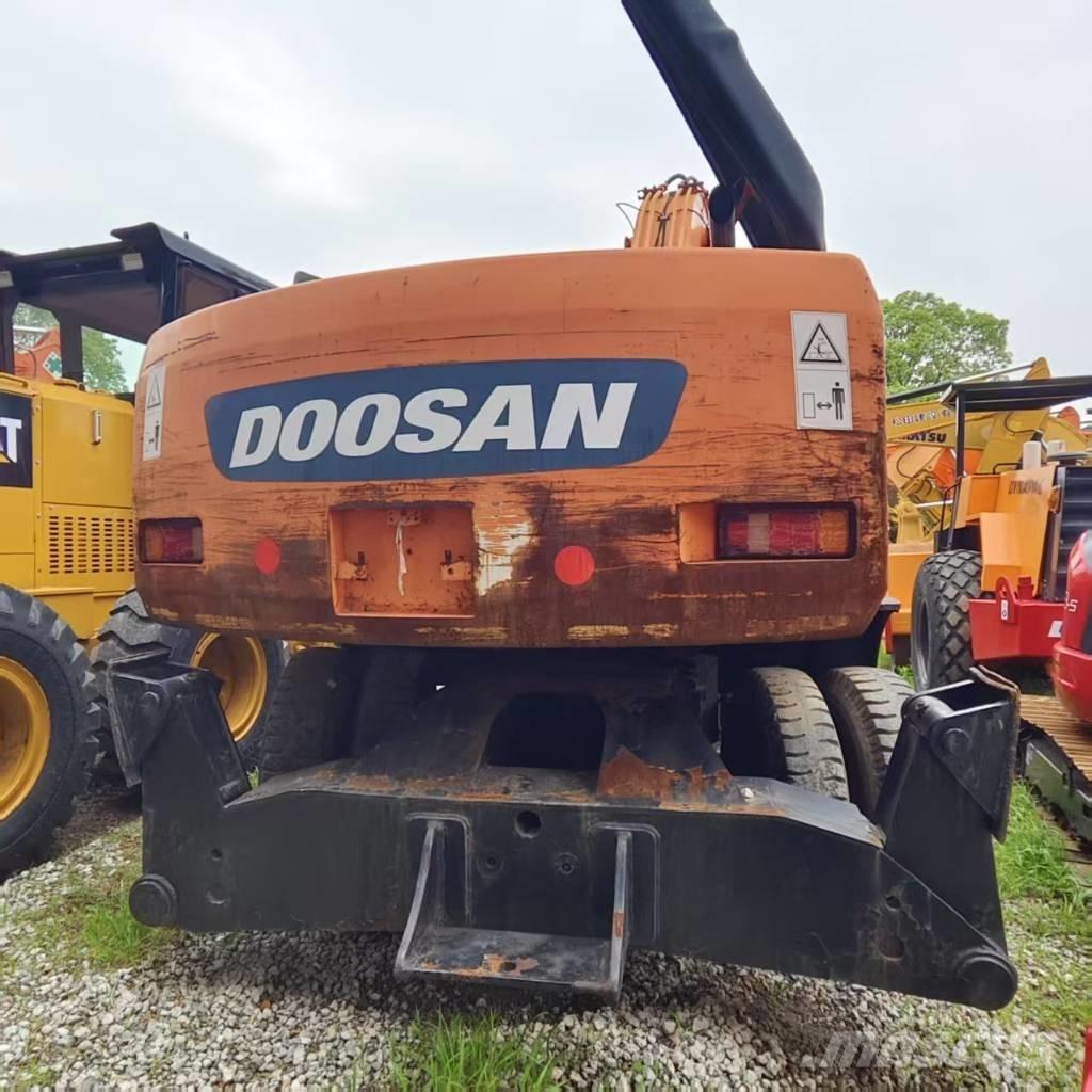 Doosan DH 210 W-7 Ekskavatori uz riteņiem