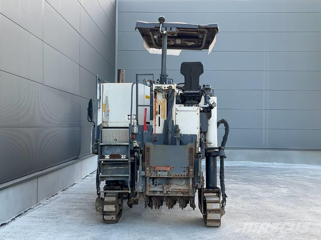 Wirtgen W 100 CFI Asfalta dzesēšanas iekārtas