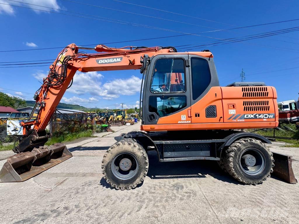 Doosan DX 140 W-3 Ekskavatori uz riteņiem