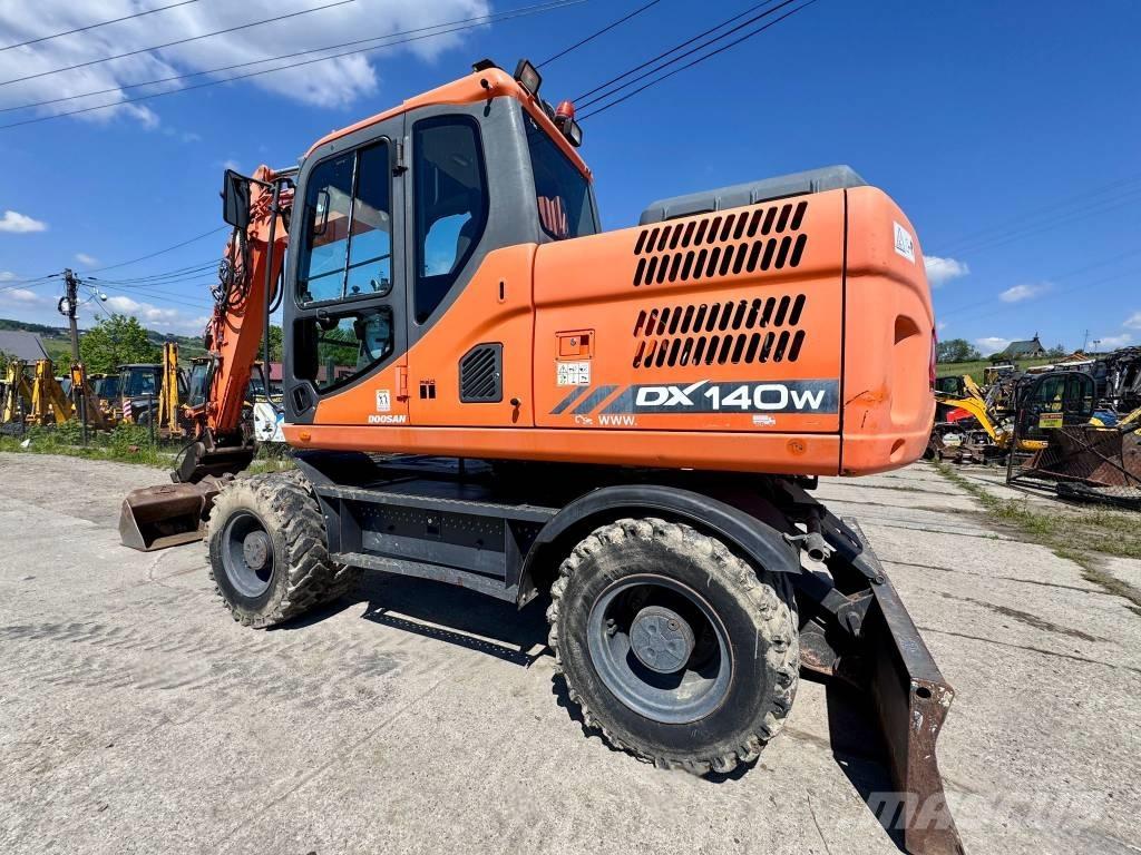 Doosan DX 140 W-3 Ekskavatori uz riteņiem