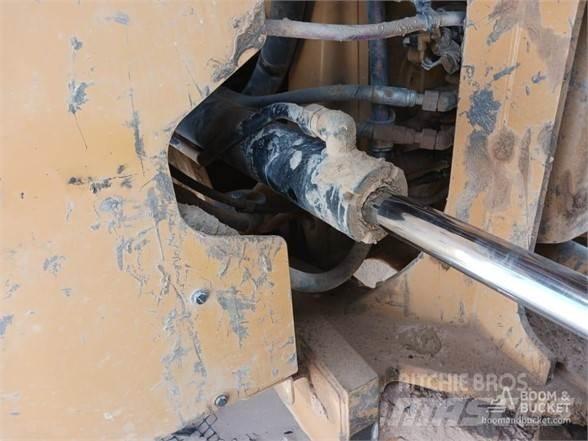 CAT 982M Iekrāvēji uz riteņiem