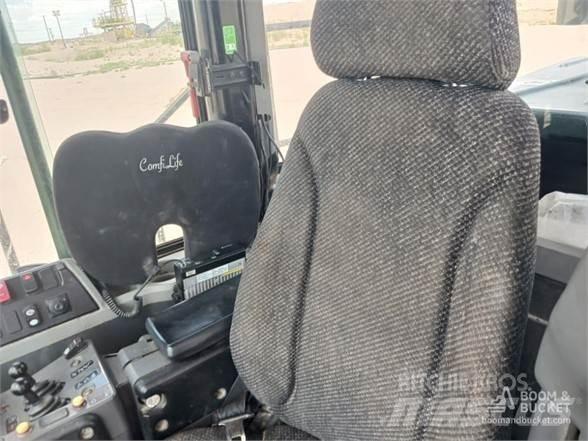 CAT 982M Iekrāvēji uz riteņiem