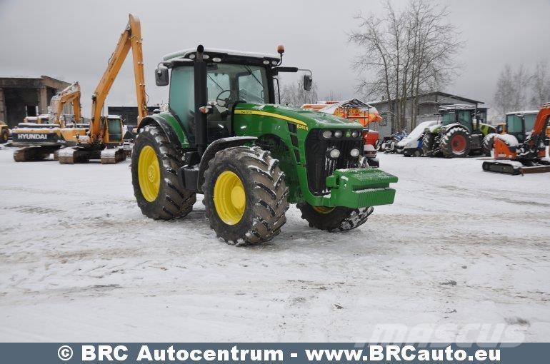 John Deere 8245R Traktori