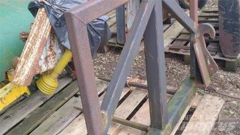  Ålø Frontālo iekrāvēju papildaprīkojums