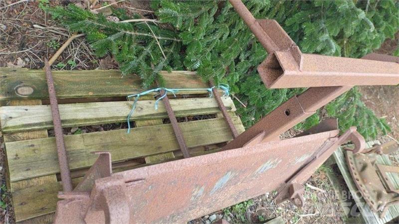  Ålø Frontālo iekrāvēju papildaprīkojums