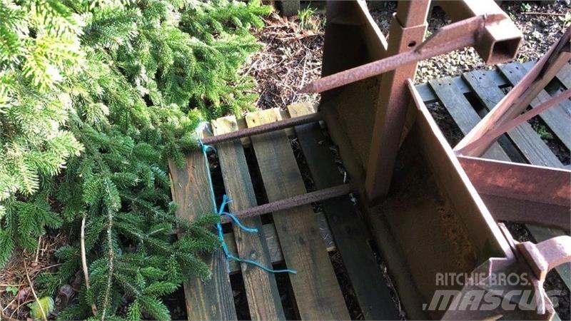  Ålø Frontālo iekrāvēju papildaprīkojums