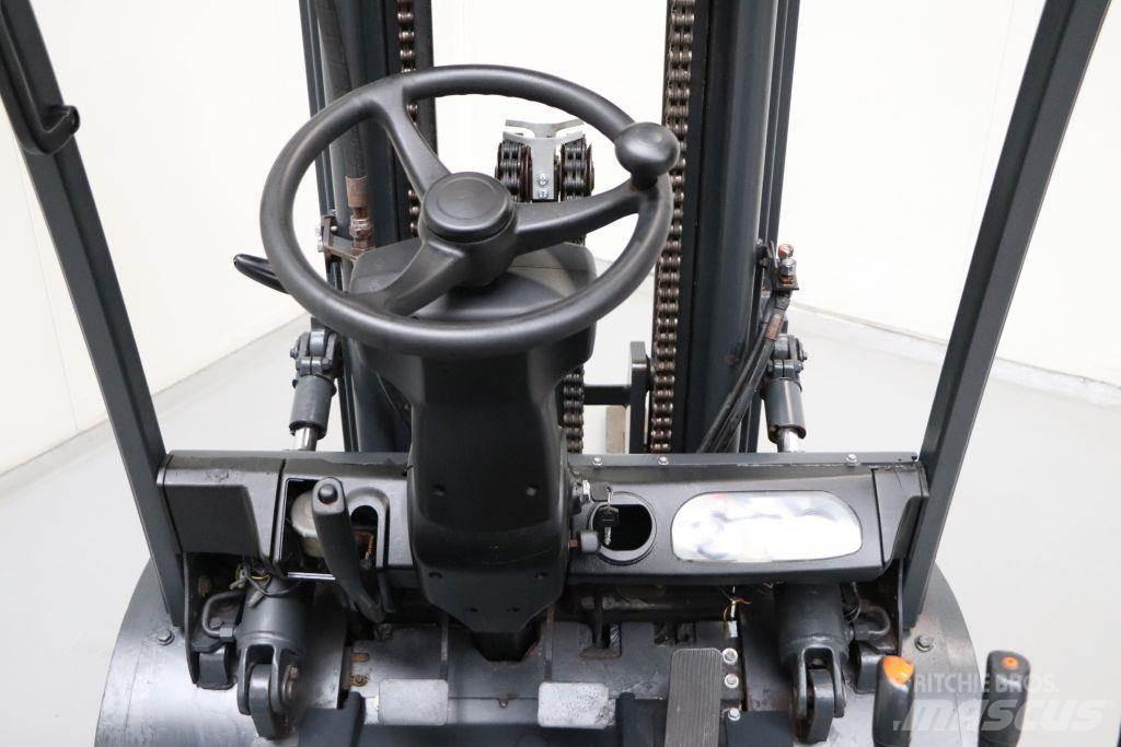 Doosan D35S Tehnika ar dīzeļa dzinēju