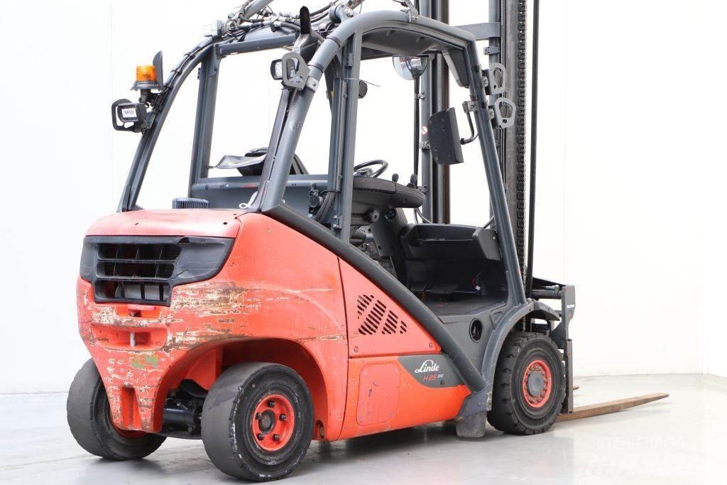 Linde H25D-02 Tehnika ar dīzeļa dzinēju