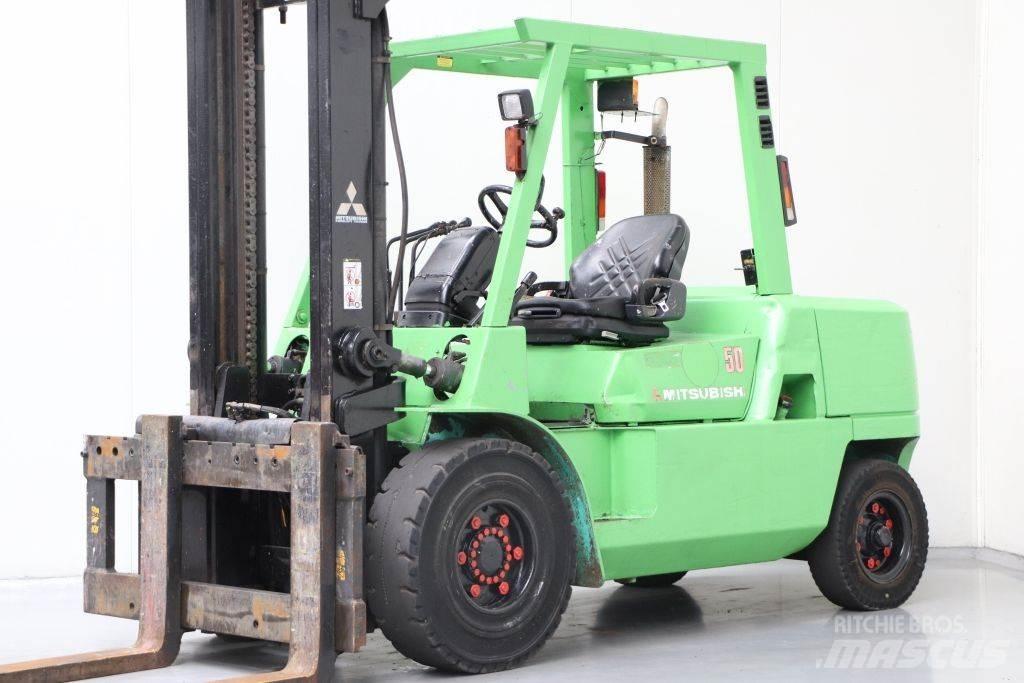 Mitsubishi FD50K Tehnika ar dīzeļa dzinēju