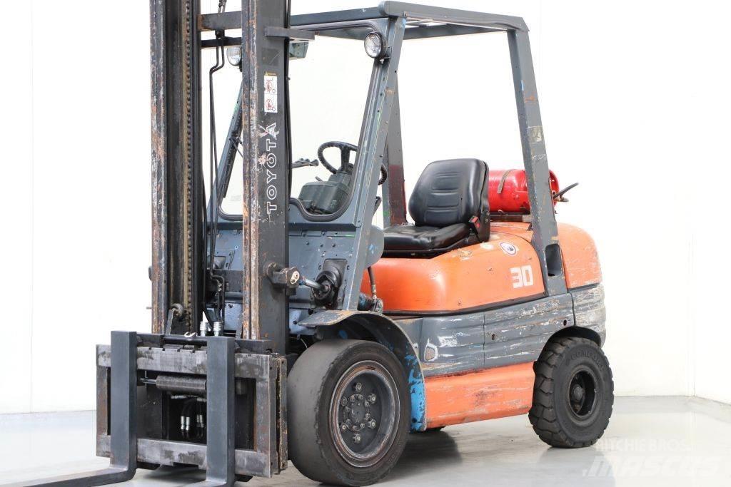 Toyota 02-6FGF30 LPG tehnika